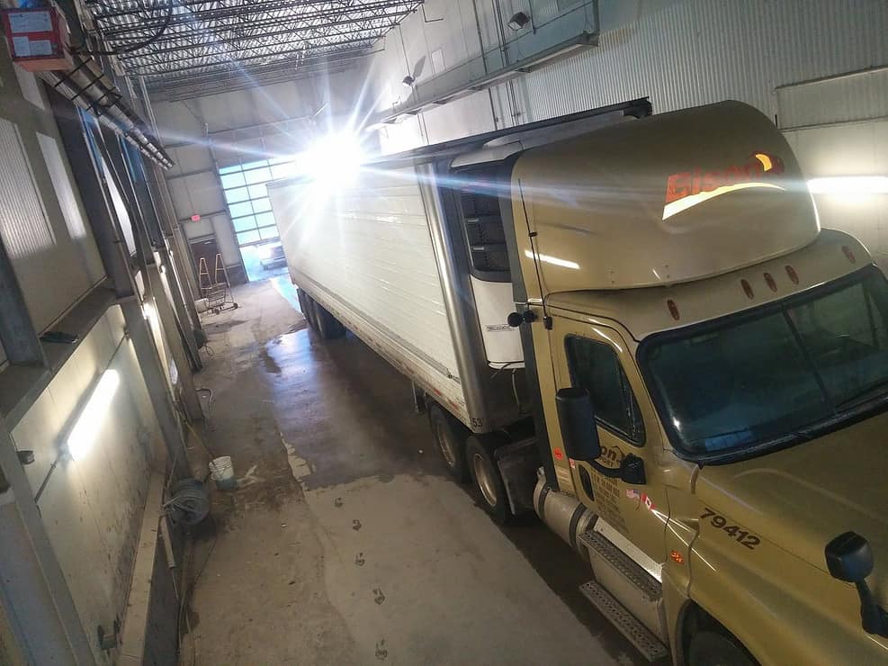 Pressure washing truck